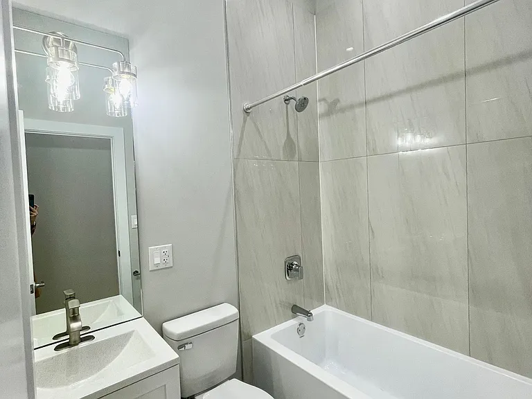 2127 S Marshall Blvd #B — Photo 11