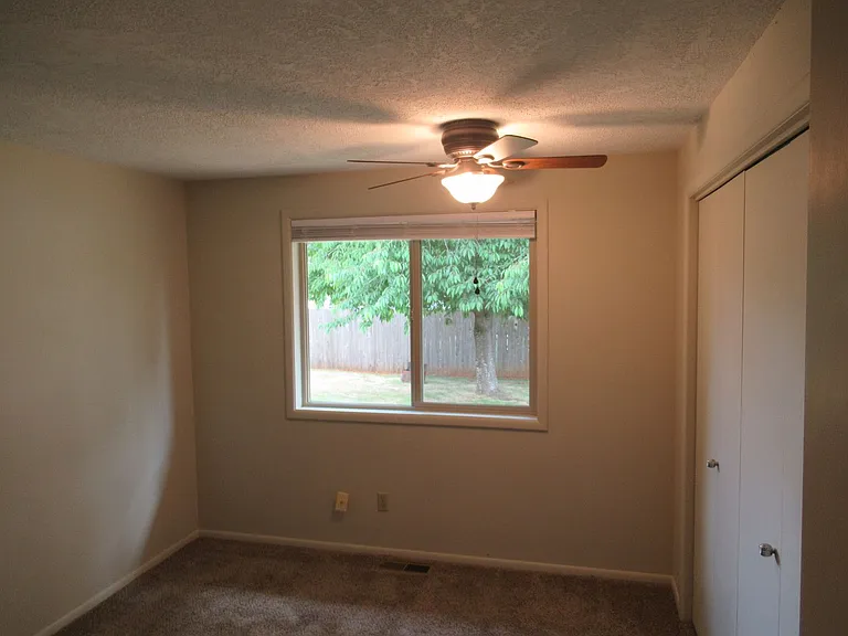 450 Lori Ave SE — Photo 25