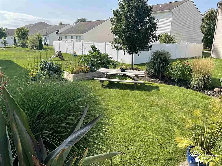 8422 Walnut Hl — Photo 35