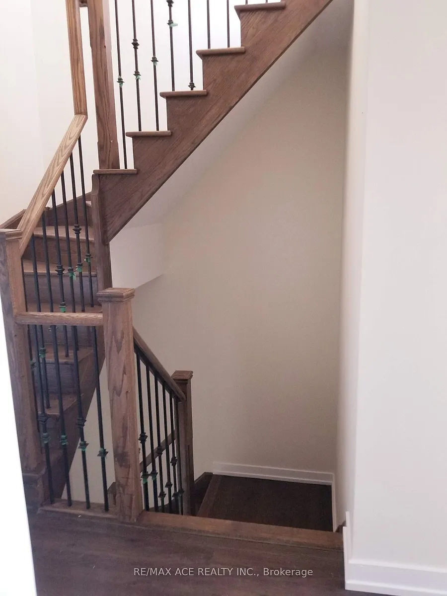 Building Photo - 50 Dunsheath Way #611