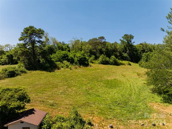 99999 Green Tree Ln, Asheville, NC 28805