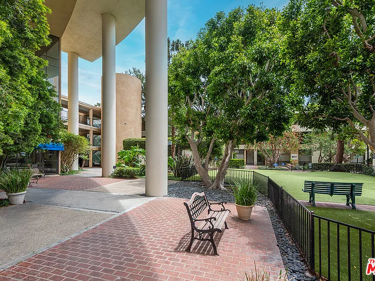 4265 Marina City Dr #415 — Photo 37