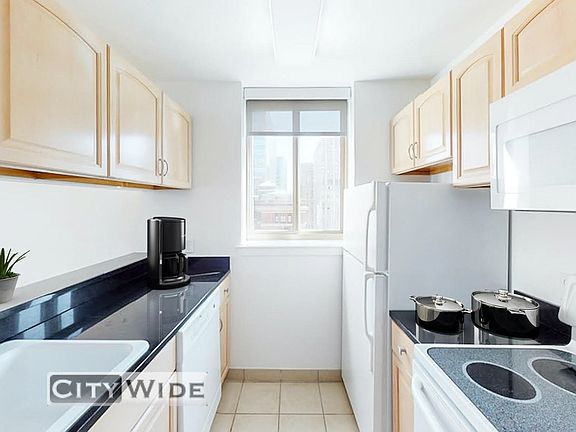4th image of 340 E 29th St APT 12A