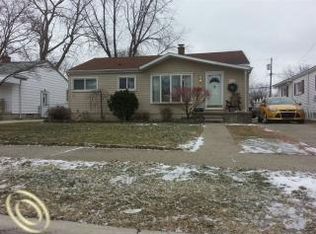 660 Lathers St, Garden City, MI 48135