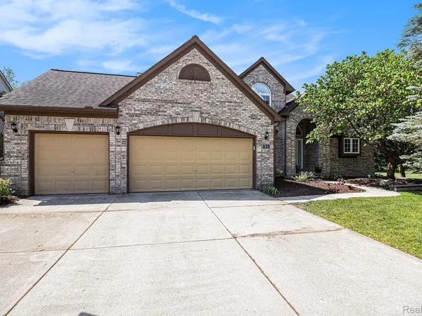 832 Townsend Dr, South Lyon, MI 48178