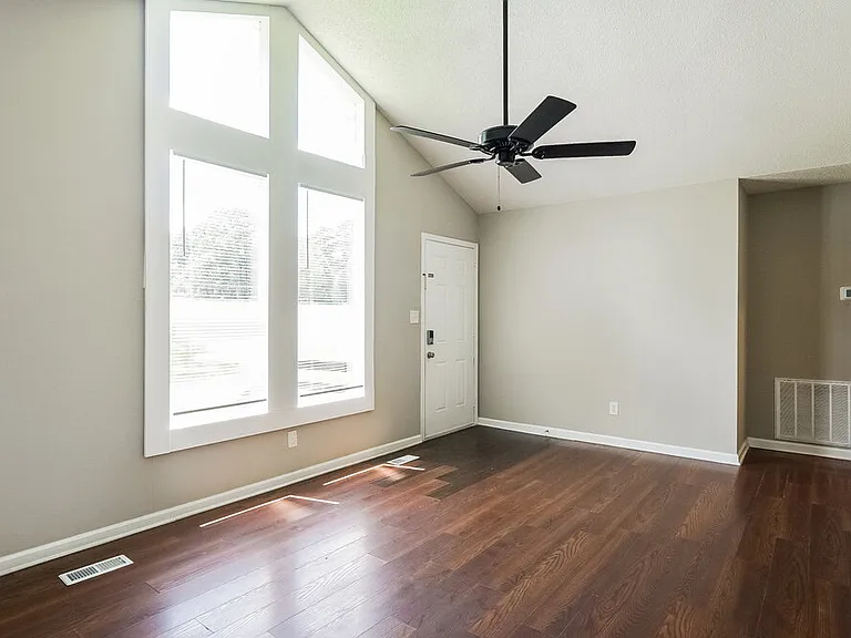 3248 Larrabee Ln — Photo 7