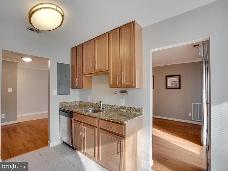 304 Hilltop Ln #F — Photo 19