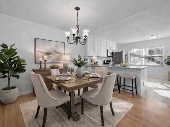 1945 Stratford Way, West Palm Beach, FL 33409