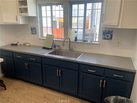 5th image of 620 E 28th St