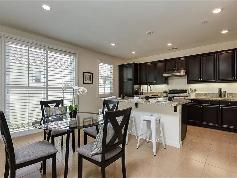 21100 Blossom Way — Photo 3
