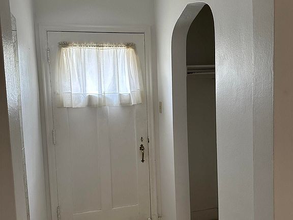 2nd image of 2921 Isabella St