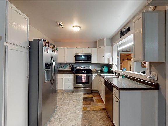 4th image of 1001 Crawford Ave