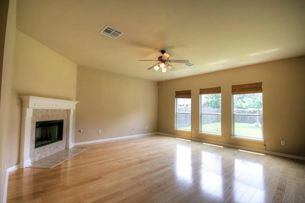 4 bed, 3.5 bath, 2762 sqft, $2,695 — Photo 4