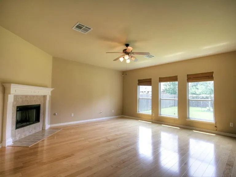 9624 Castle Pines Dr — Photo 4