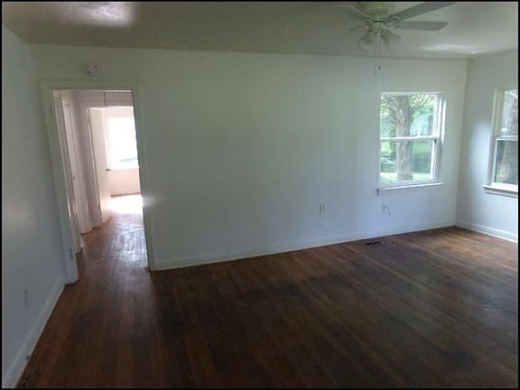 4th image of 129 Saunders Dr