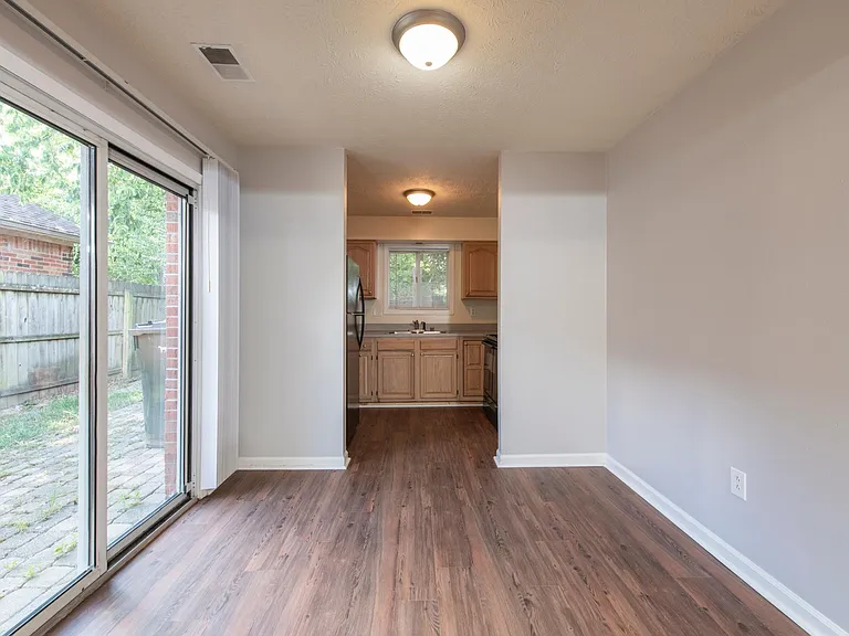 1450 Vintage Cir — Photo 10