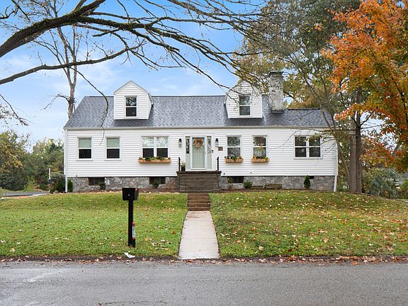 2nd image of 311 Tacoa Ave