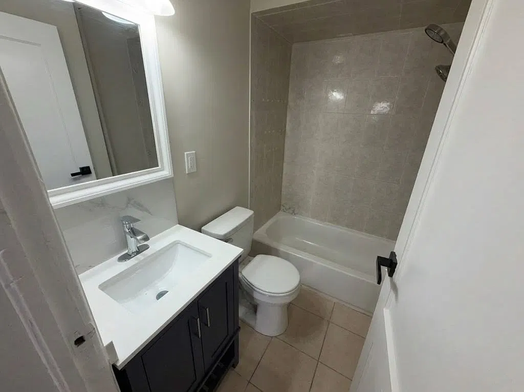 2 bed, 850 sqft, $2,200 — Photo 1