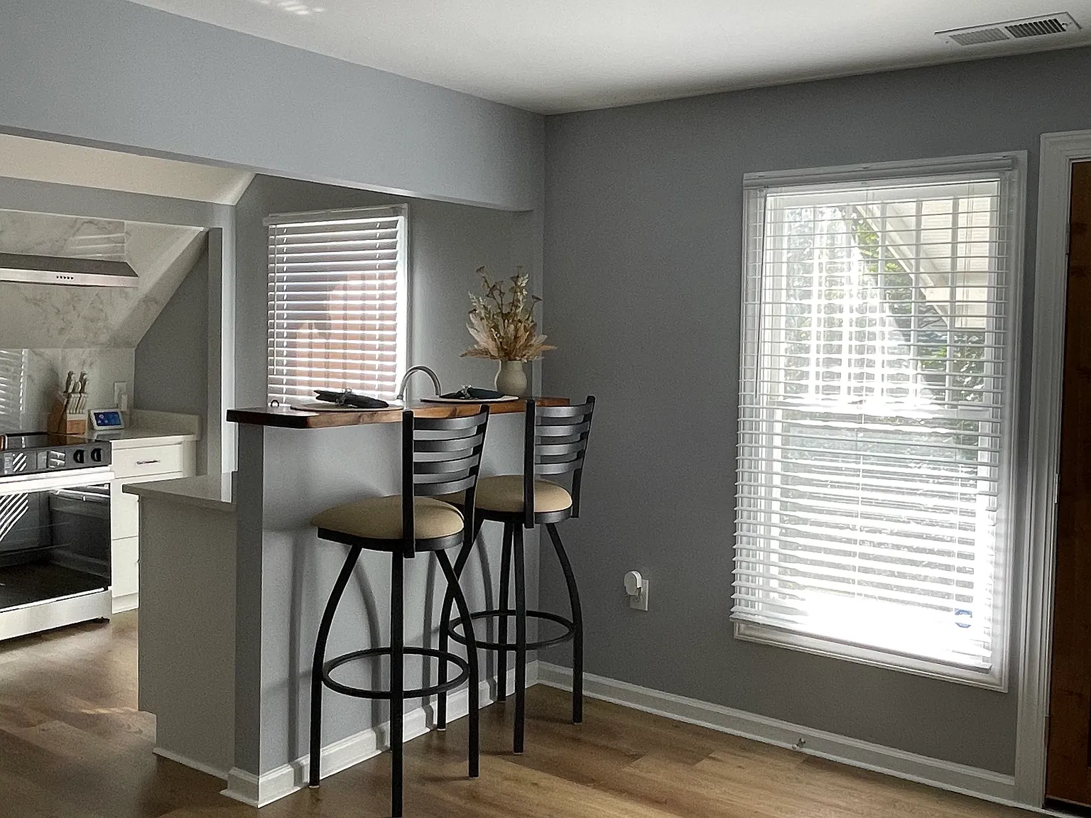2 bed, 1008 sqft, $2,300 — Photo 3