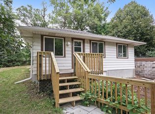 412 Sargent Rd, Willernie, MN 55090