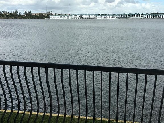 2nd image of 1075 NE Miami Gardens Dr APT 610