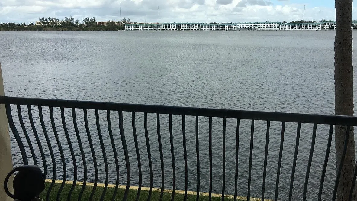 Building Photo - 1075 NE Miami Gardens Dr #610