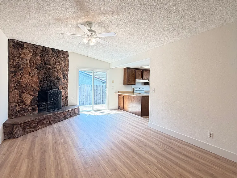 2540 Deer Trail Ln — Photo 11
