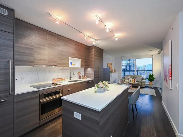 13398 104th Ave #1507, Surrey, BC V3T 1V6