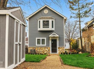 121 N North Shore Dr, Lake Orion, MI 48362