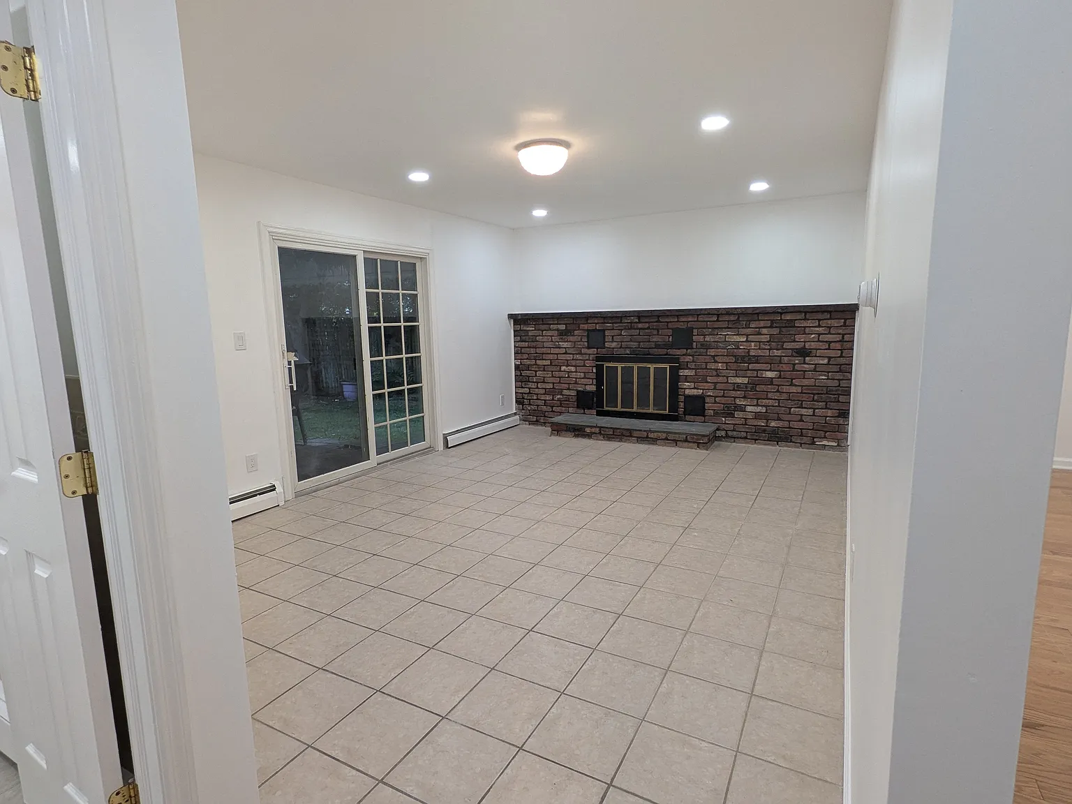 3 bed, 2200 sqft, $3,500 — Photo 3