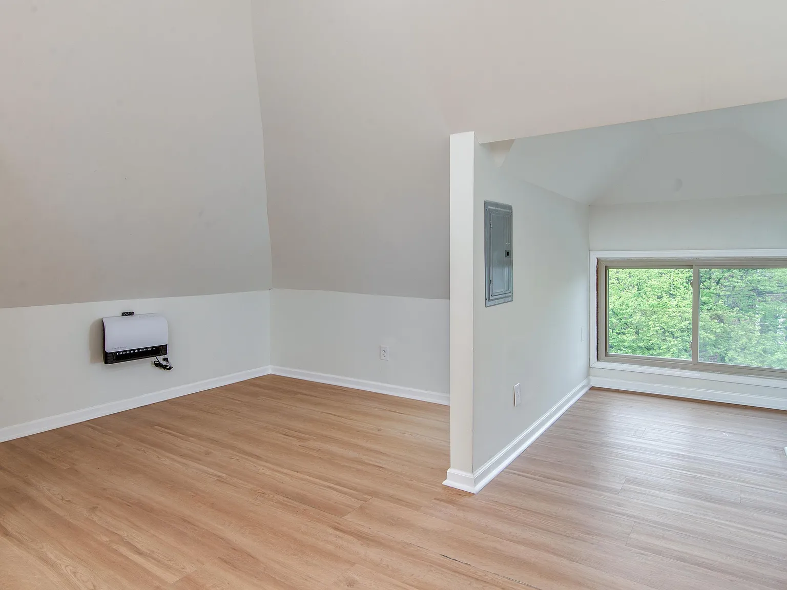 Studio, 1.0 bath, 475 sqft, $950 — Photo 3