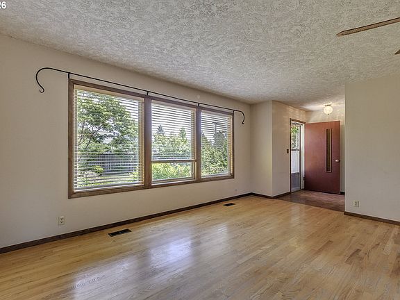 5th image of 8415 SW River Rd