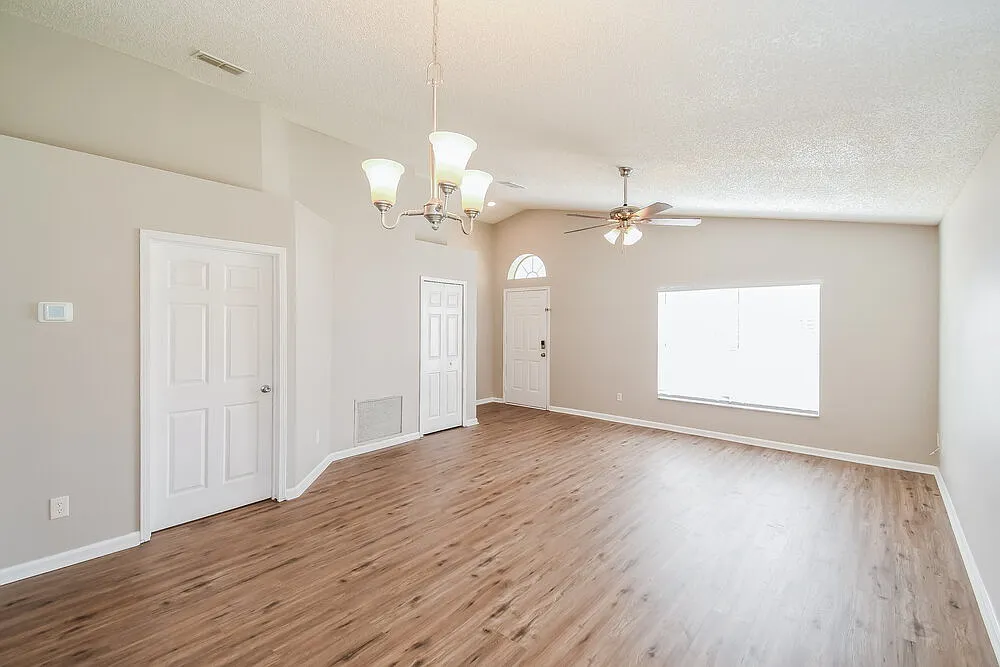 3 bed, 2.0 bath, 1740 sqft, $2,350 — Photo 4