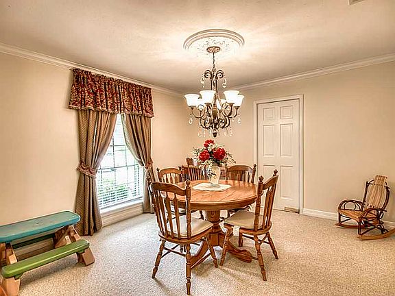 4th image of 652 Albemarle Dr
