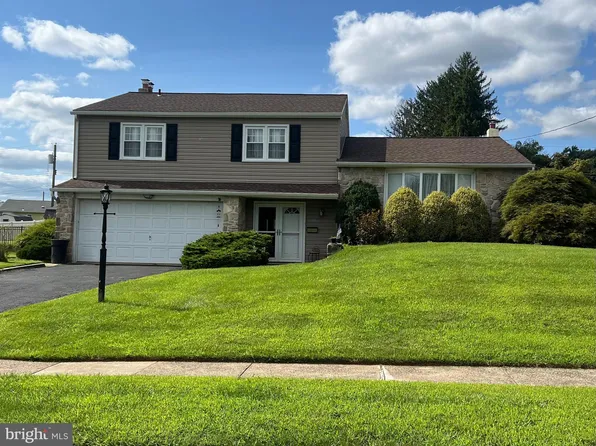 1230 Stuart Ln, Southampton, PA 18966