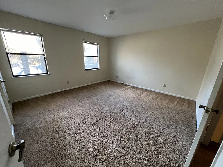 803 Kelly Dr — Photo 7