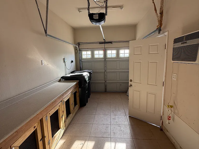 305 Leather Oak Loop — Photo 8