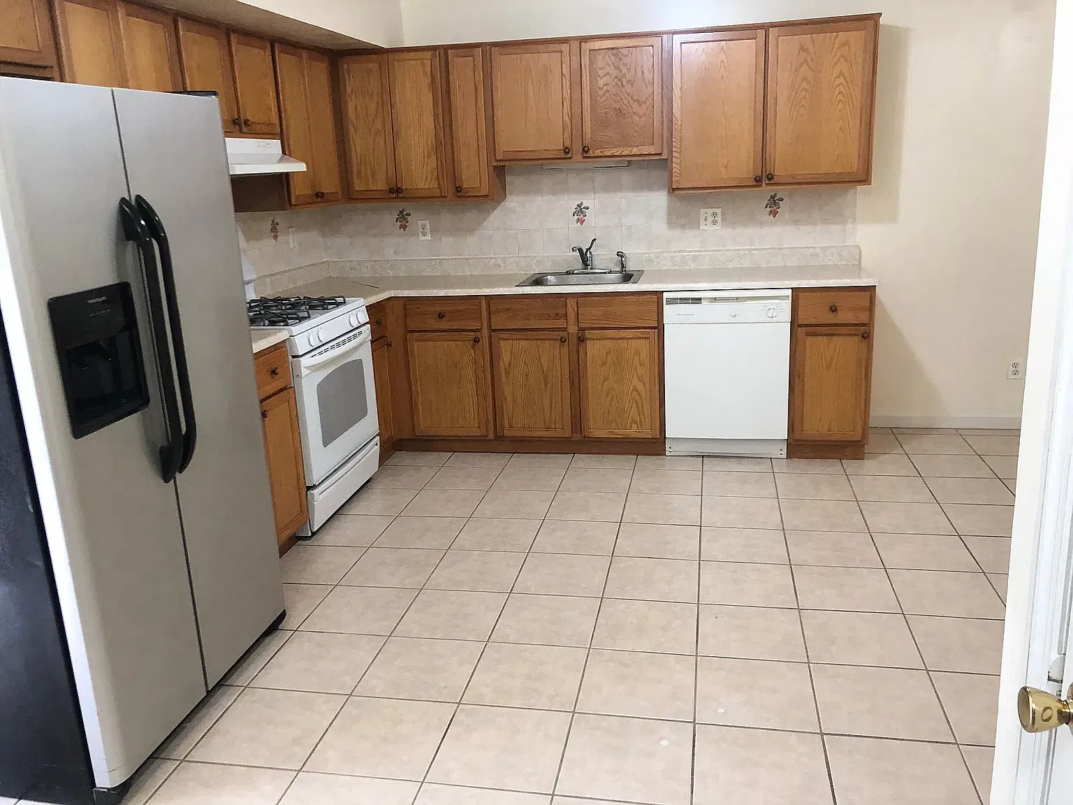 2 bed, 800 sqft, $2,049 — Photo 2