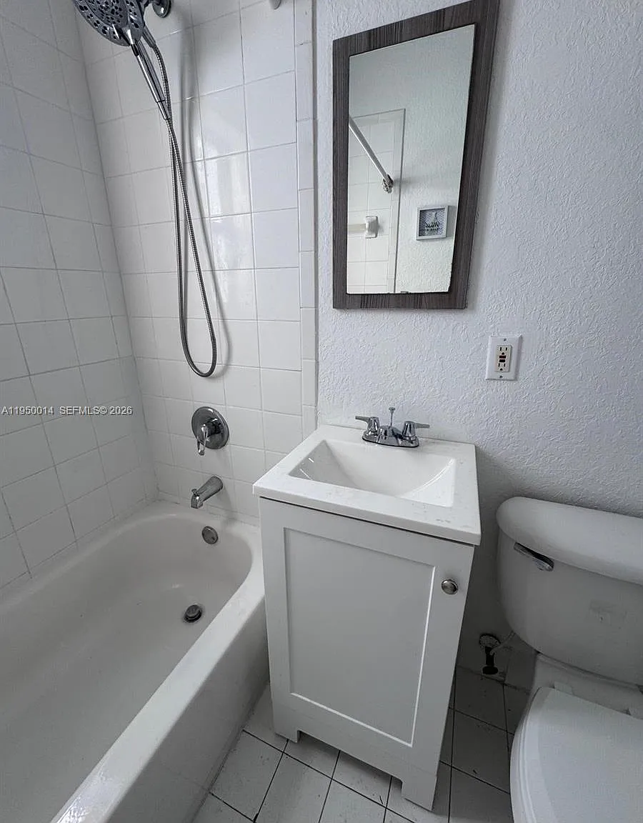 3 bed, 1300 sqft, $2,500 — Photo 4