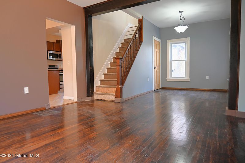 5th image of 24 Davis Street