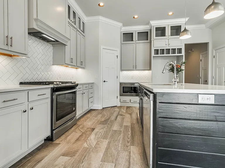 5616 Saint James Pl — Photo 15