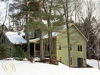 959 Maple Rd photo 1
