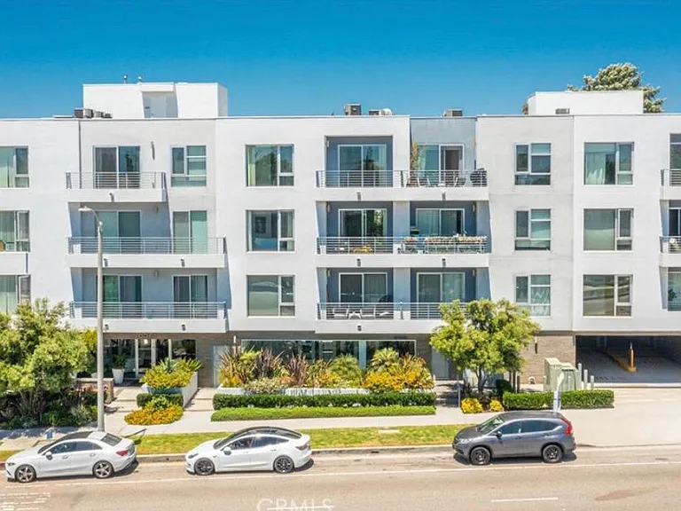 7857 W Manchester Ave #Penthouse 6 — Photo 1