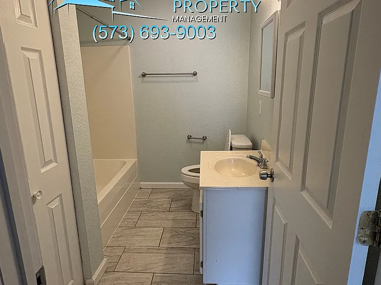 Lakefront Apartments — Photo 76