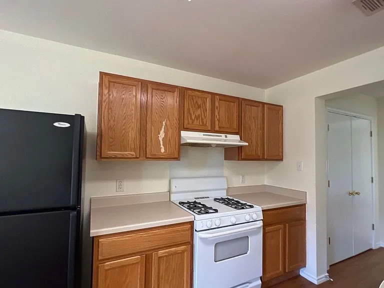 940 Goldenrod St — Photo 2