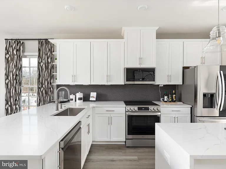 1341 Aspen NW — Photo 22