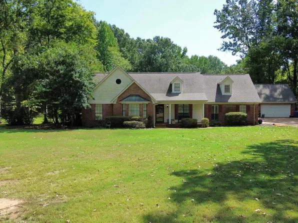 2075 Macintosh Dr, Horn Lake, MS 38637