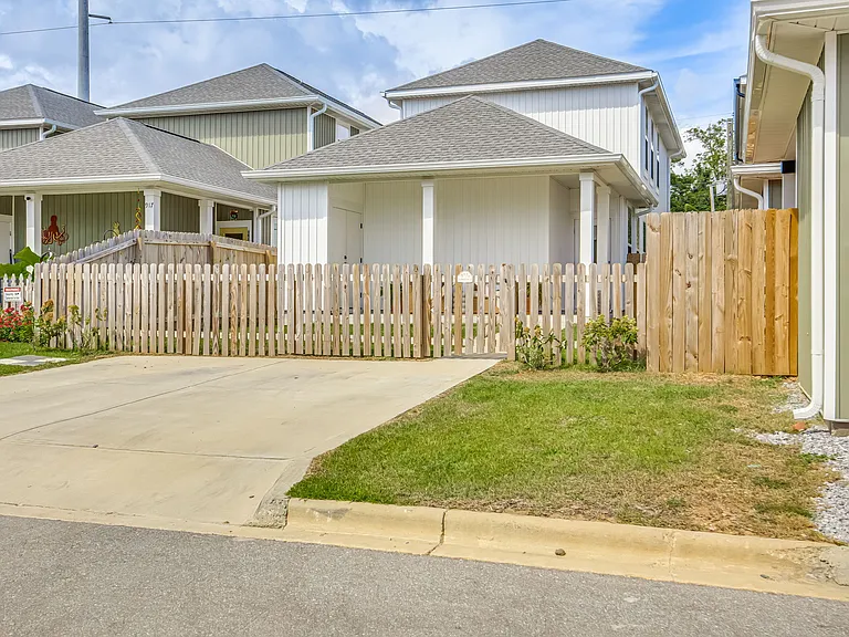 913 W Jackson St — Photo 53