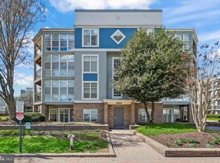 5563 Seminary Rd APT 215, Falls Church, VA 22041