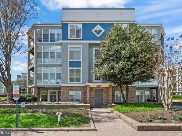 5563 Seminary Rd APT 215, Falls Church, VA 22041